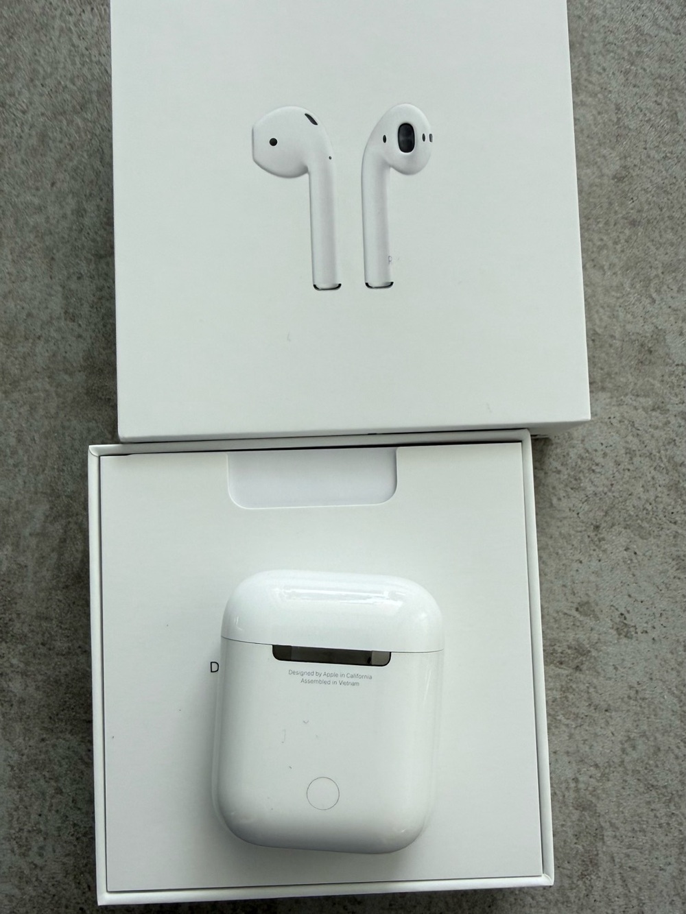 Apple White Wireless Earbuds with Charging Case - White